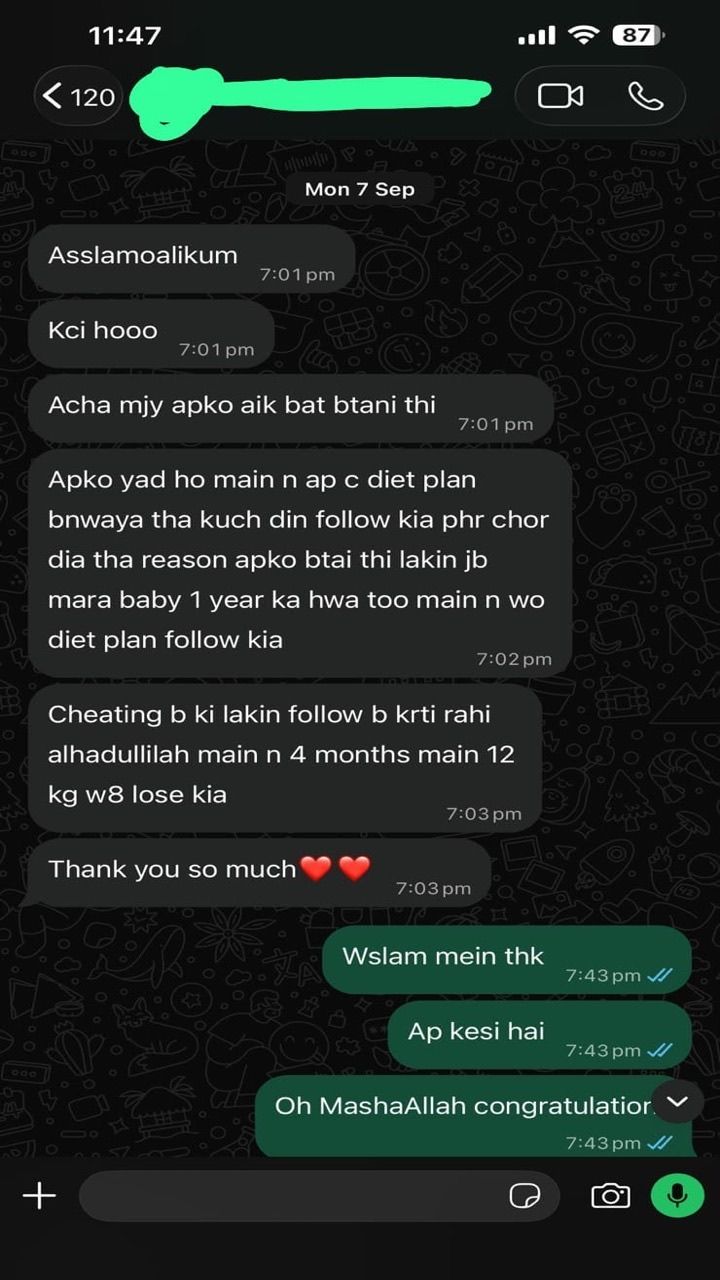 A client message in Roman Urdu reporting twelve kilograms lost in four months while following the plan